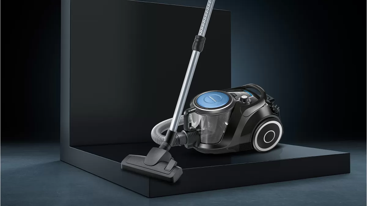 Bagless vacuum cleaner iQ500 Black